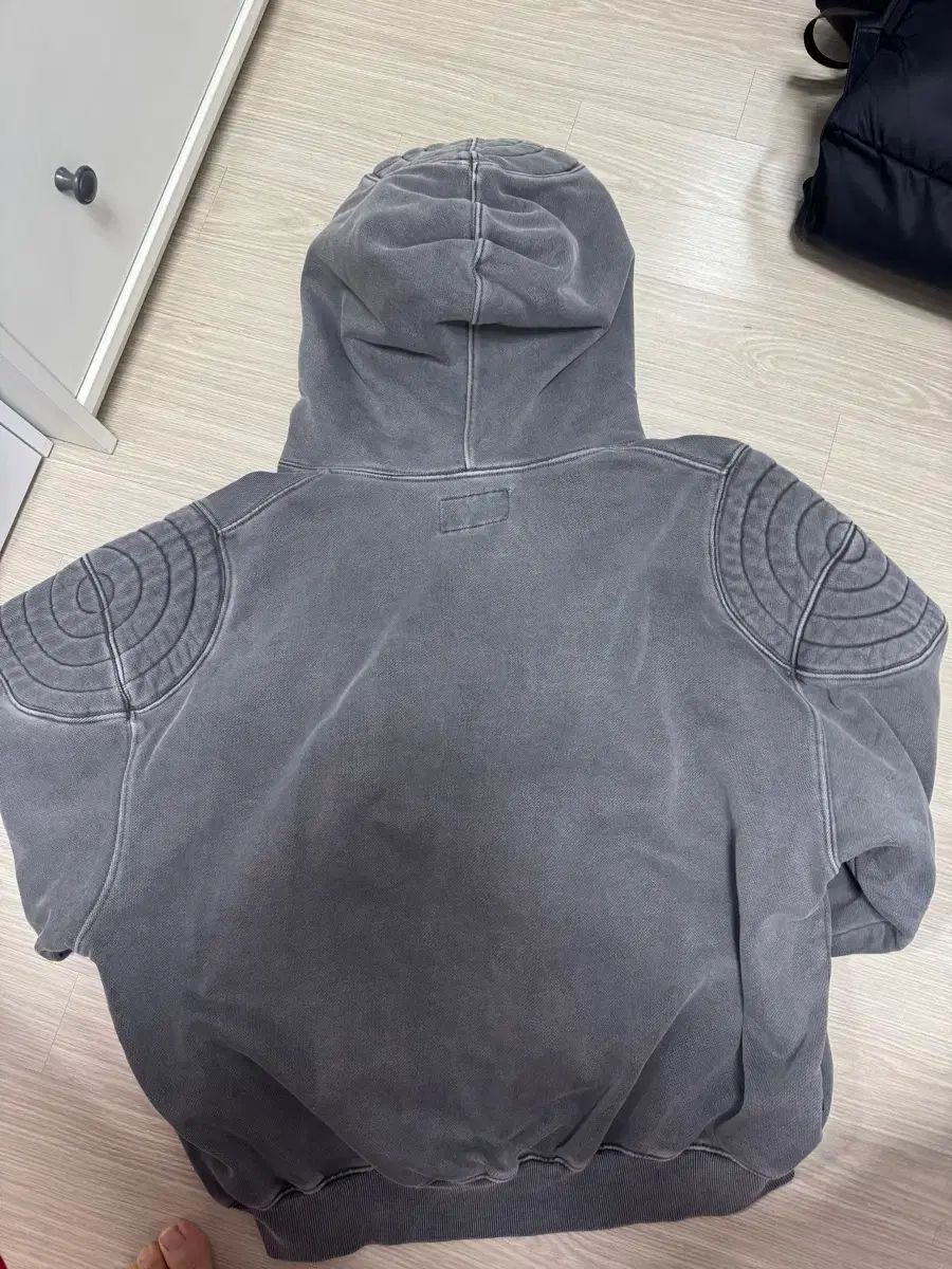 INSANE GARAGE クロップドフーディー