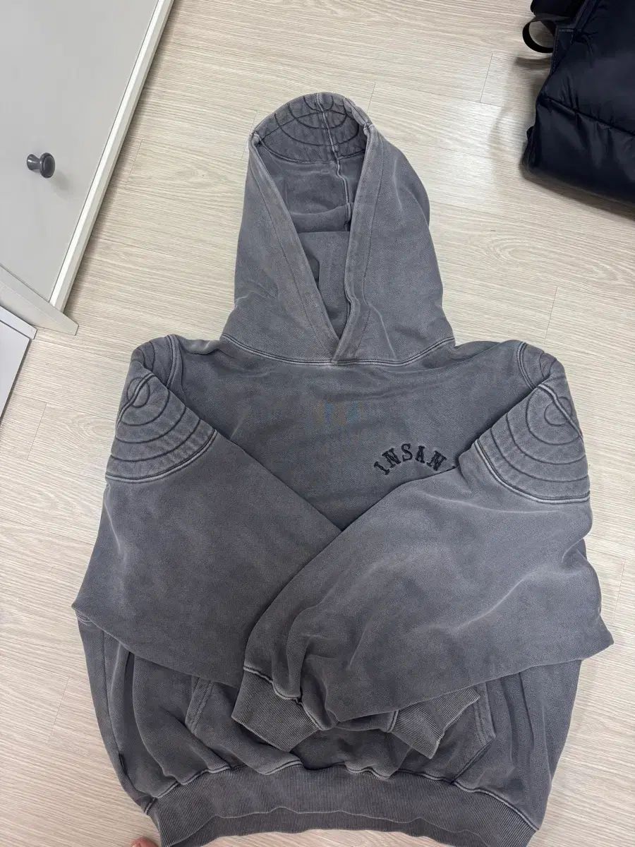 INSANE GARAGE クロップドフーディー