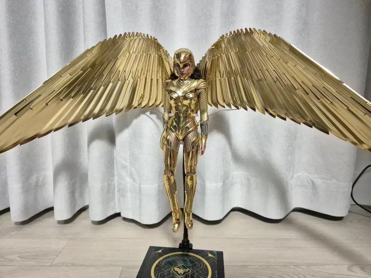 ホットトイズ ワンダーウーマン 1984 ゴールデンアーマー