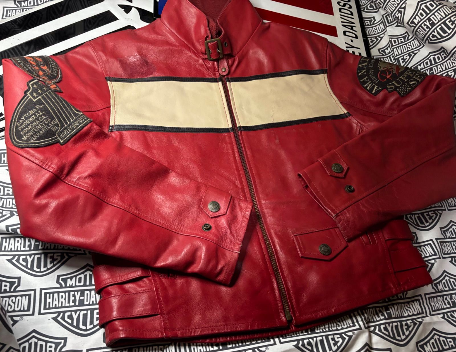 赤糸使用H-DロゴCustom刺繍 な