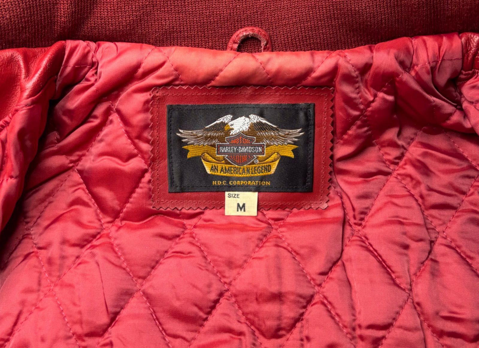 赤糸使用H-DロゴCustom刺繍