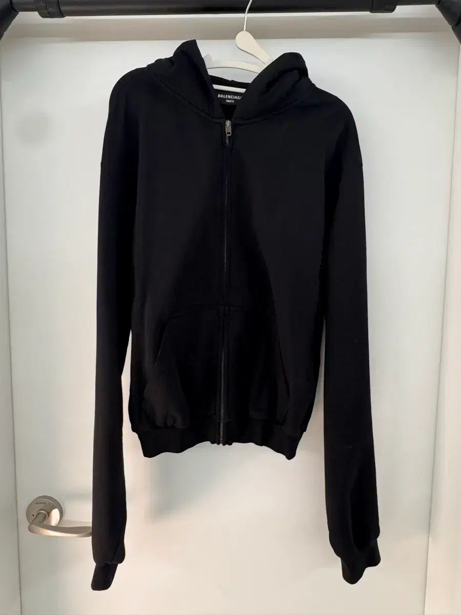バレンシアガ 탭 ワンアウト フーディー ジップアップ ブラック Lサイズ