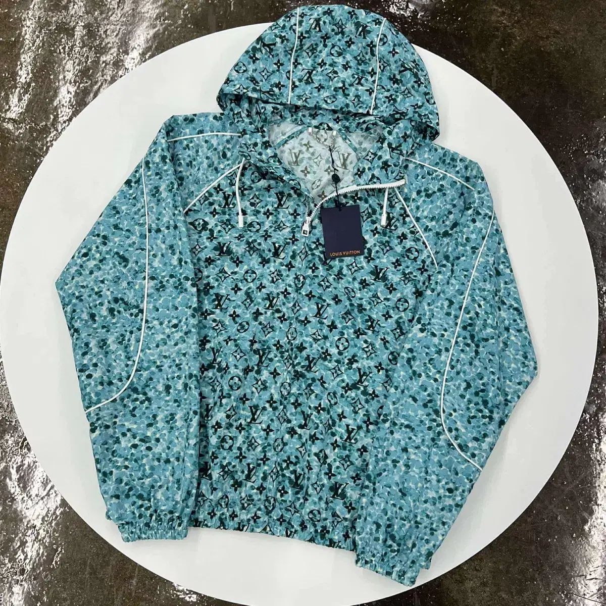 タグ構成 ルイヴィトン モノグラム ポイリテティズム ウィンドブレーカー フード ジャケット