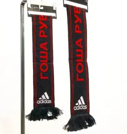 ゴーシャラブチンスキー アディダス マフラー黒赤