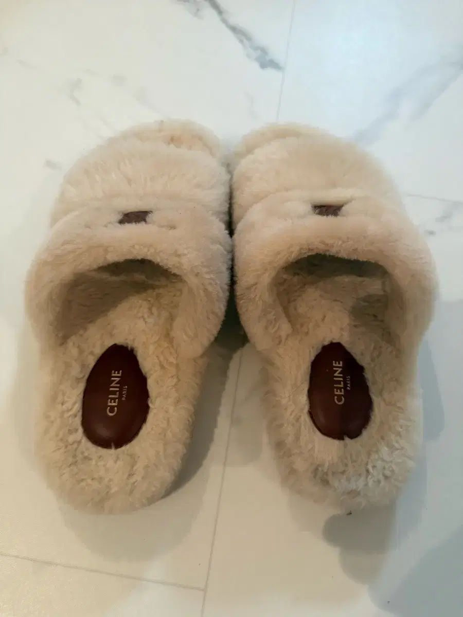 245 セリーヌ トリオンフ シアリング スライド