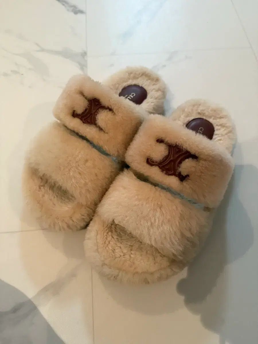 245 セリーヌ トリオンフ シアリング スライド