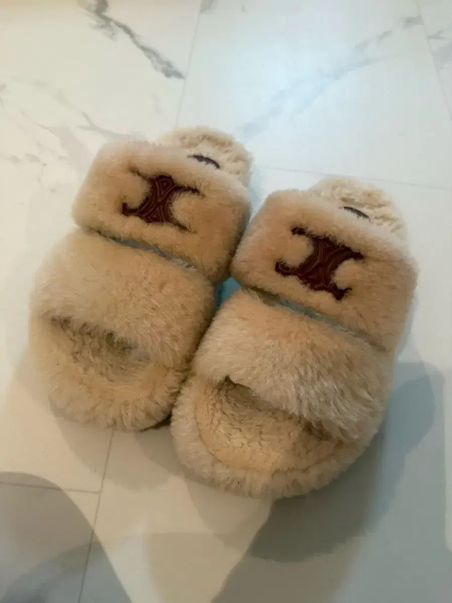  245 セリーヌ トリオンフ シアリング スライド サンダル サンダル ミュール