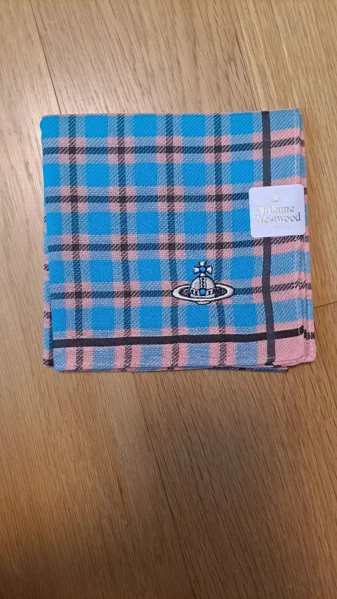 中国古美術品 清の時代 金彩粉彩人物花鳥中皿 21cm