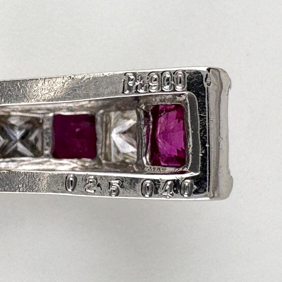 ルビー デザインペンダントトップ プラチナ メレダイヤ ペンダント