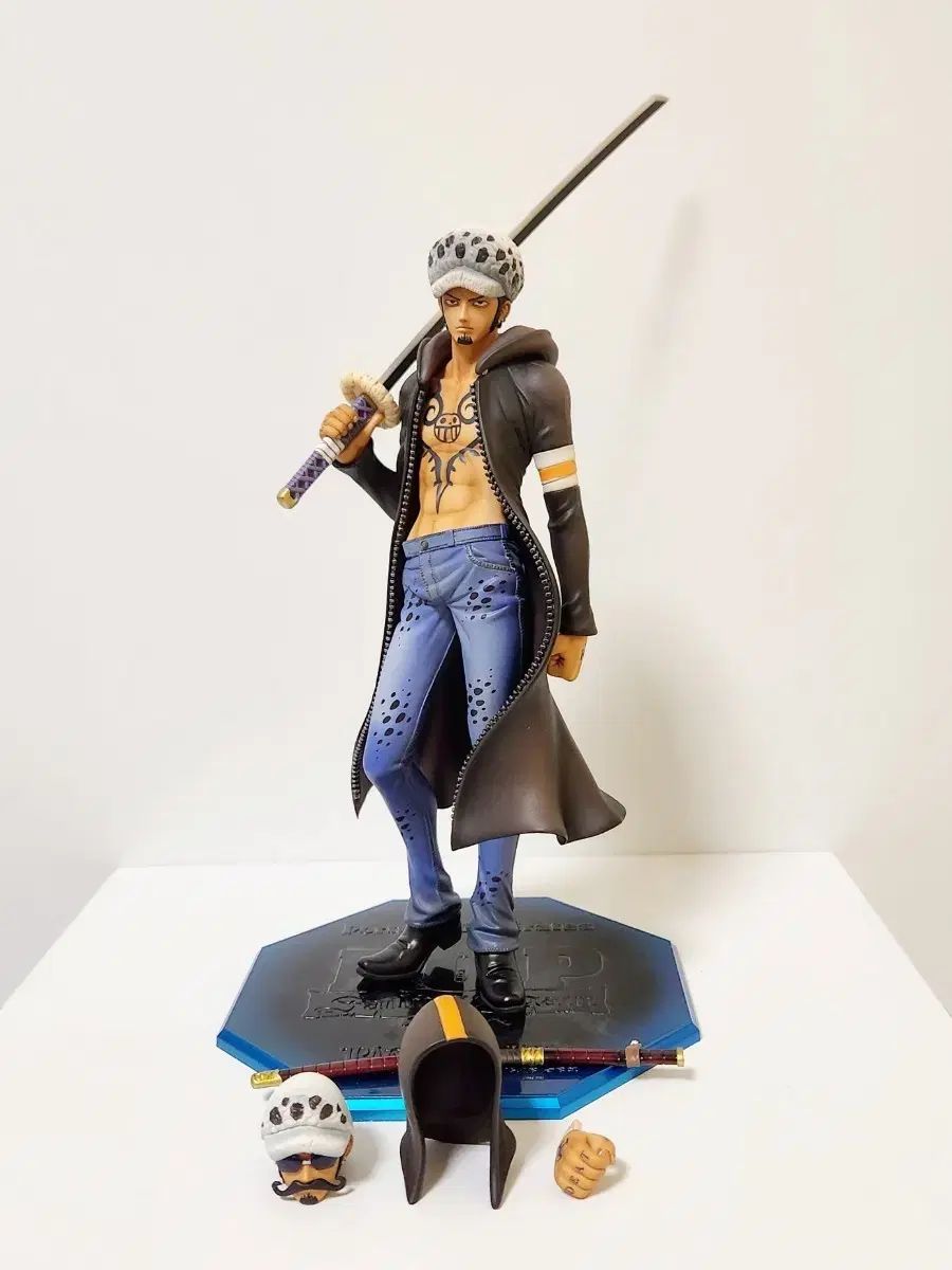 ONE PIECE トラファルガー ロー pop フィギュア