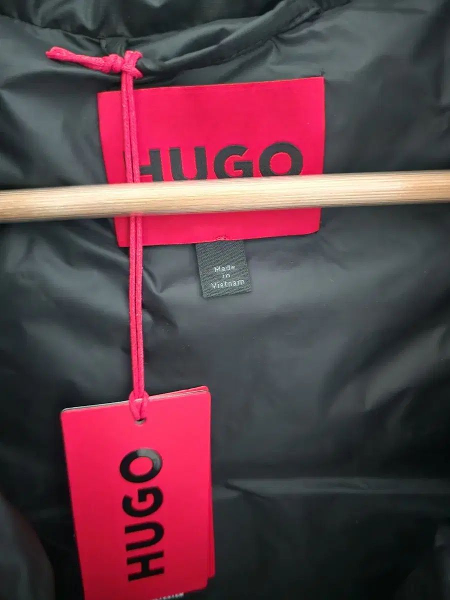 ヒューゴ ブラック/レッド ショップ ダウン ベスト HUGO BOSS ダウン