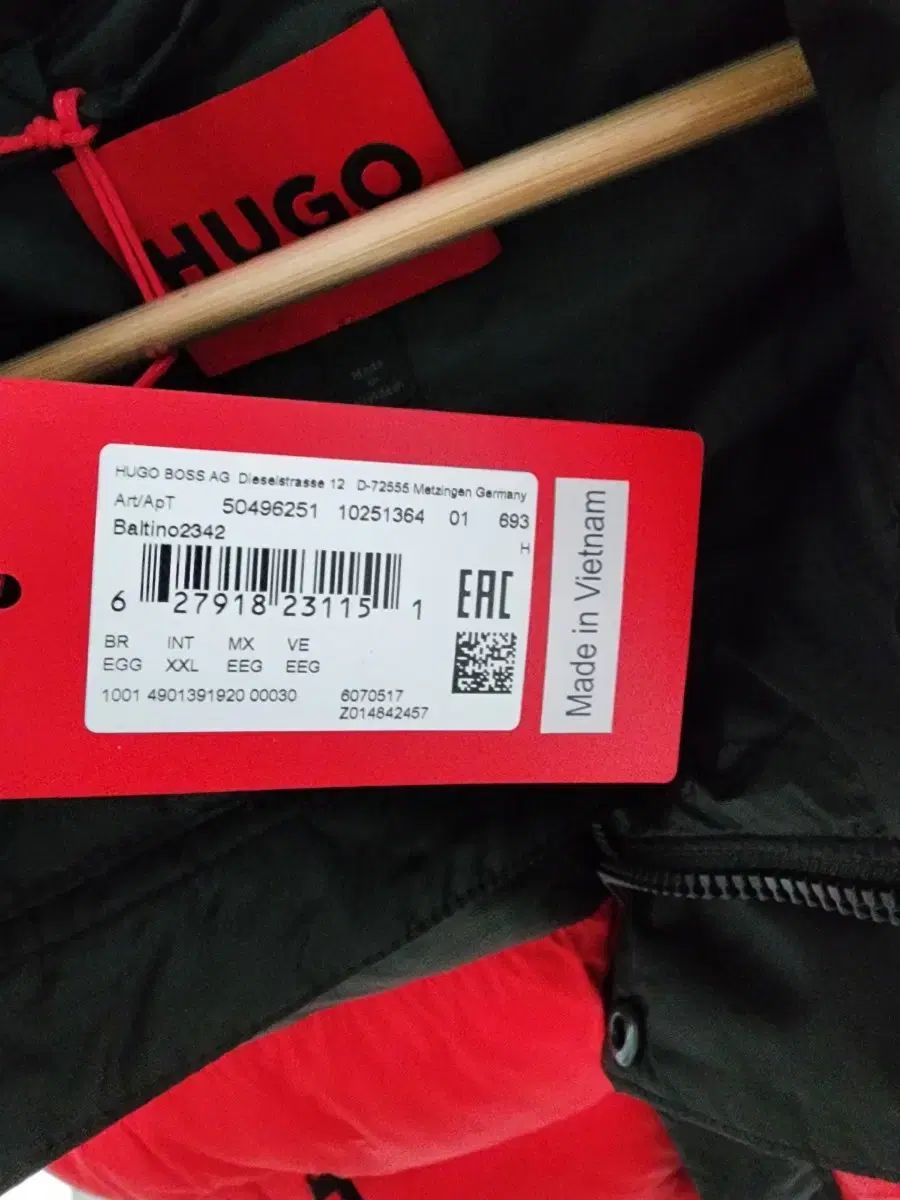 HUGO BOSS ダウンベスト 黒/赤美品 ヒューゴ ブラック/レッド ショップ ダウン ベスト HUGO BOSS ダウン