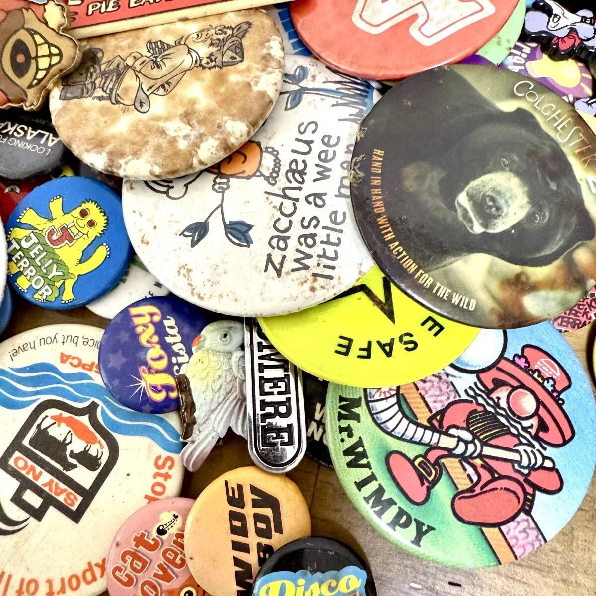 B 100点 ヴィンテージ 缶バッジ 大量 まとめて セット 卸売 帽子 トート リュック アクセント 企業物 昭和レトロ 60 s 70 80 90 ピンバッジ カラフル デザイン スクール アドバタイジング