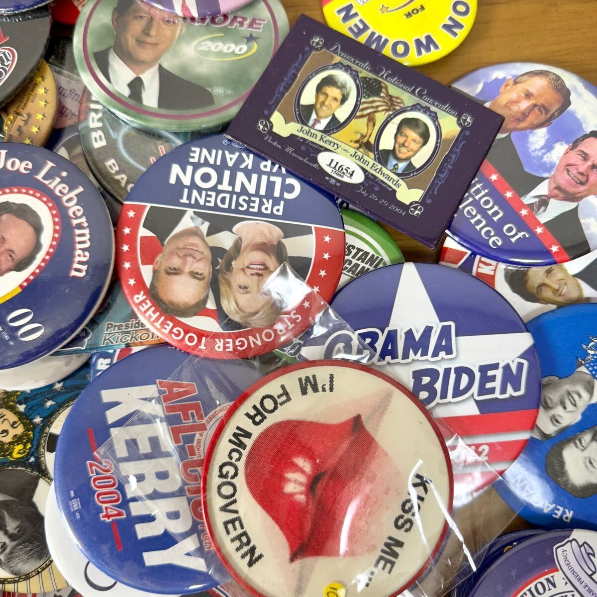 E】100点 ヴィンテージ 缶バッジ 大量 まとめ売り まとめて セット