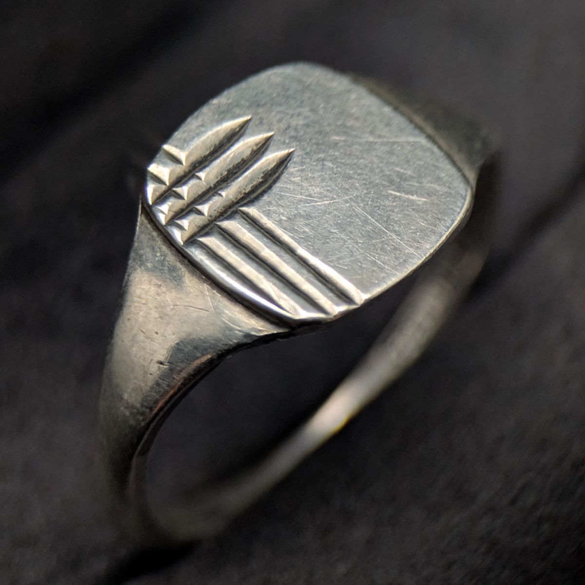 英国 イギリス製 ヴィンテージ スターリングシルバー クッションシェイプ シグネットリング 17 5号