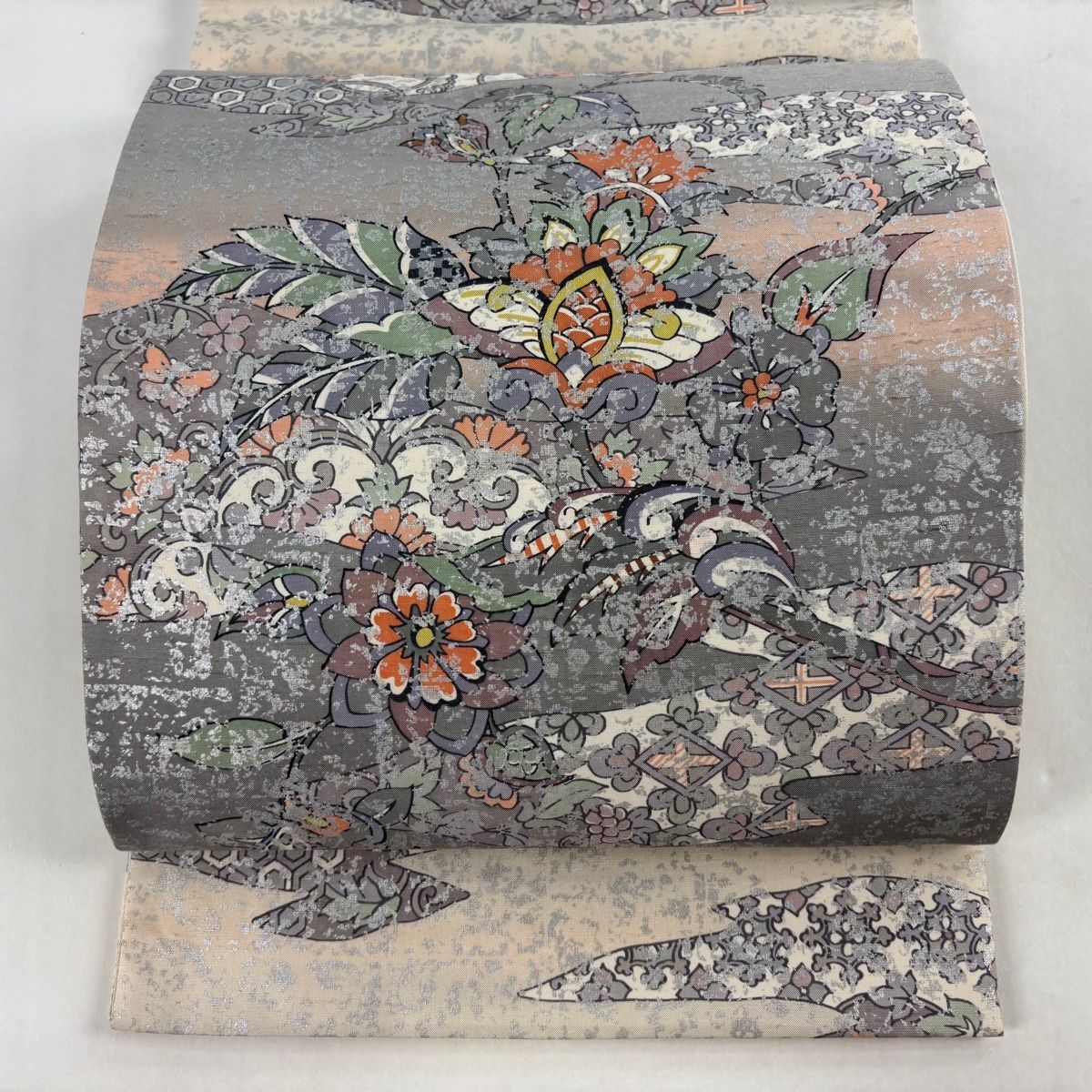 袋帯 落款 牛首紬 華文 花唐草 銀彩 クリーム 全通 正絹