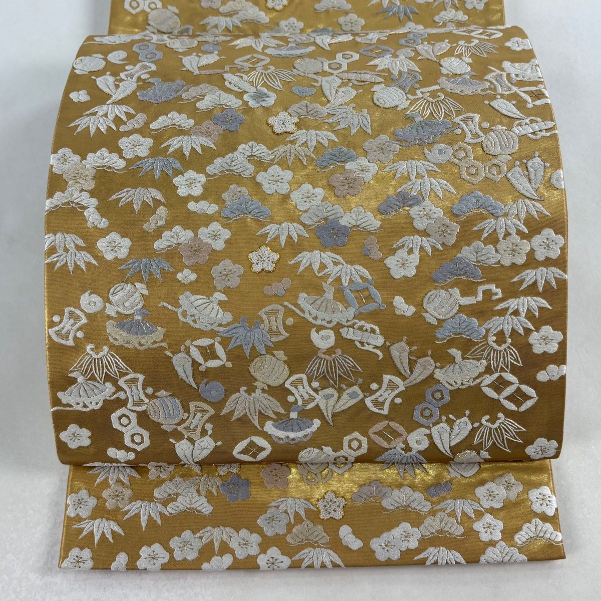 袋帯 松竹梅 宝尽くし 金銀糸 刺繍 金色 お太鼓柄 正絹