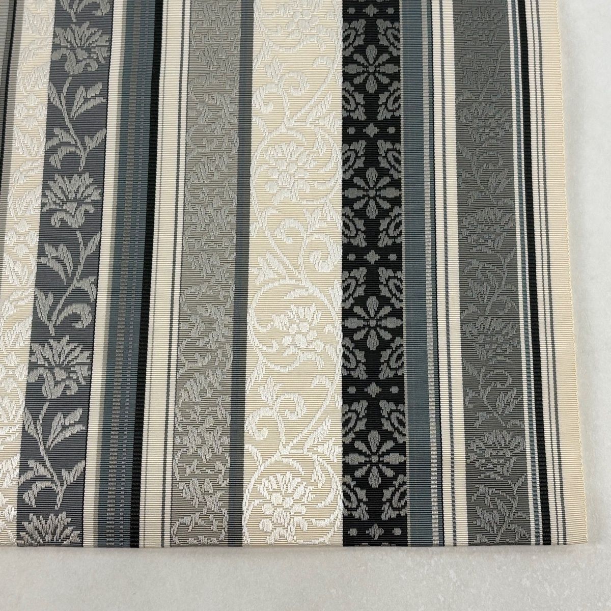  名古屋帯 証紙 博多織 瑞峰間道 八寸名古屋帯 松葉仕立て 縞 草花 クリーム 正絹 名古屋帯 帯