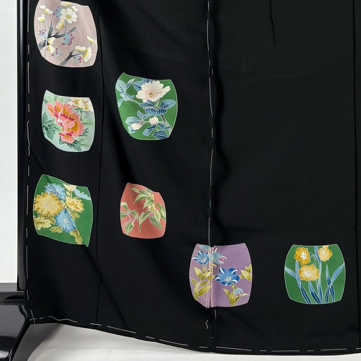 黒留袖 身丈170.5 cm 裄丈65 未仕立て 仮絵羽 落款 牡丹 椿 黒 正絹 五つ紋