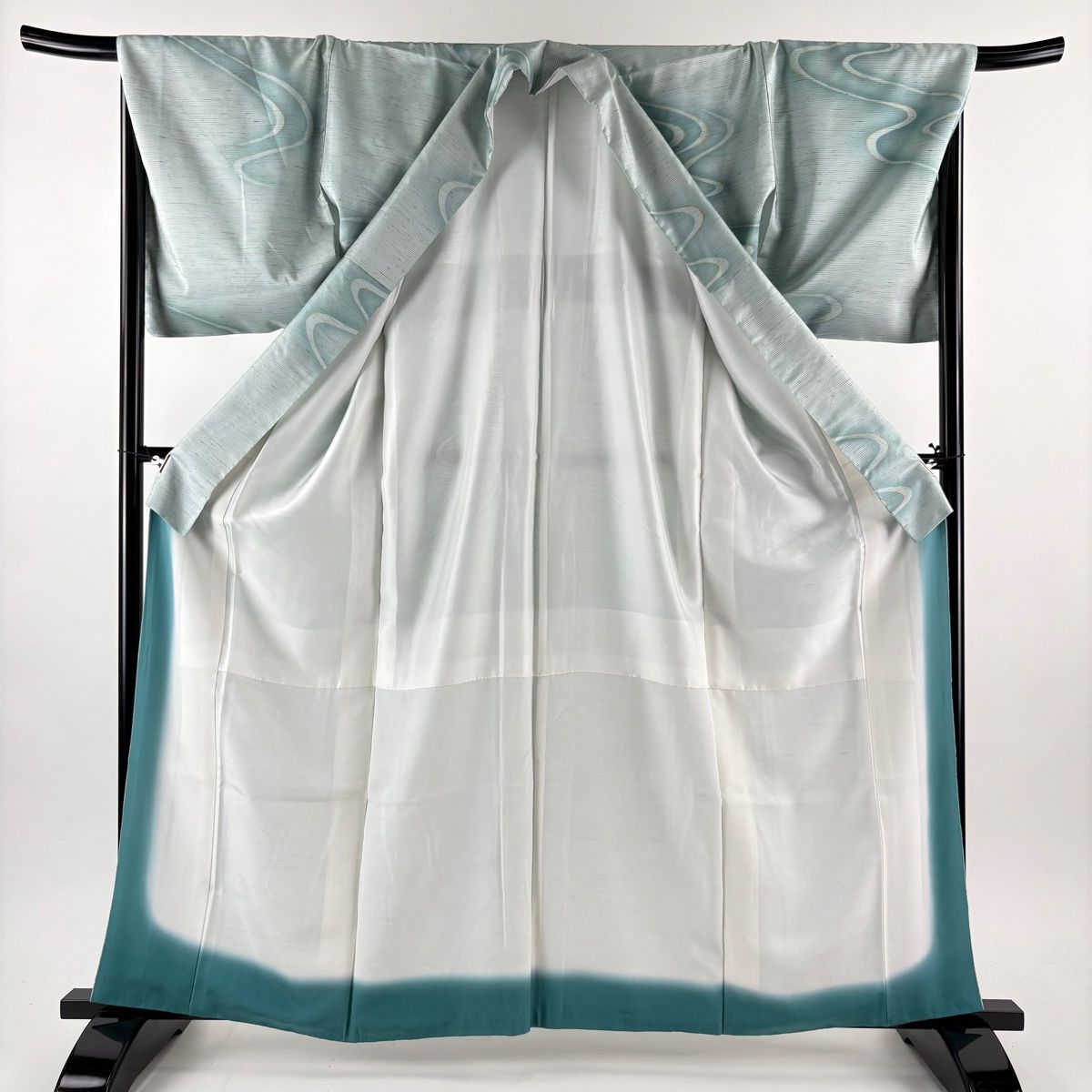 美品】 小紋 身丈163cm 裄丈68.5cm L 袷 紬地 流水 金彩 ぼかし 水色