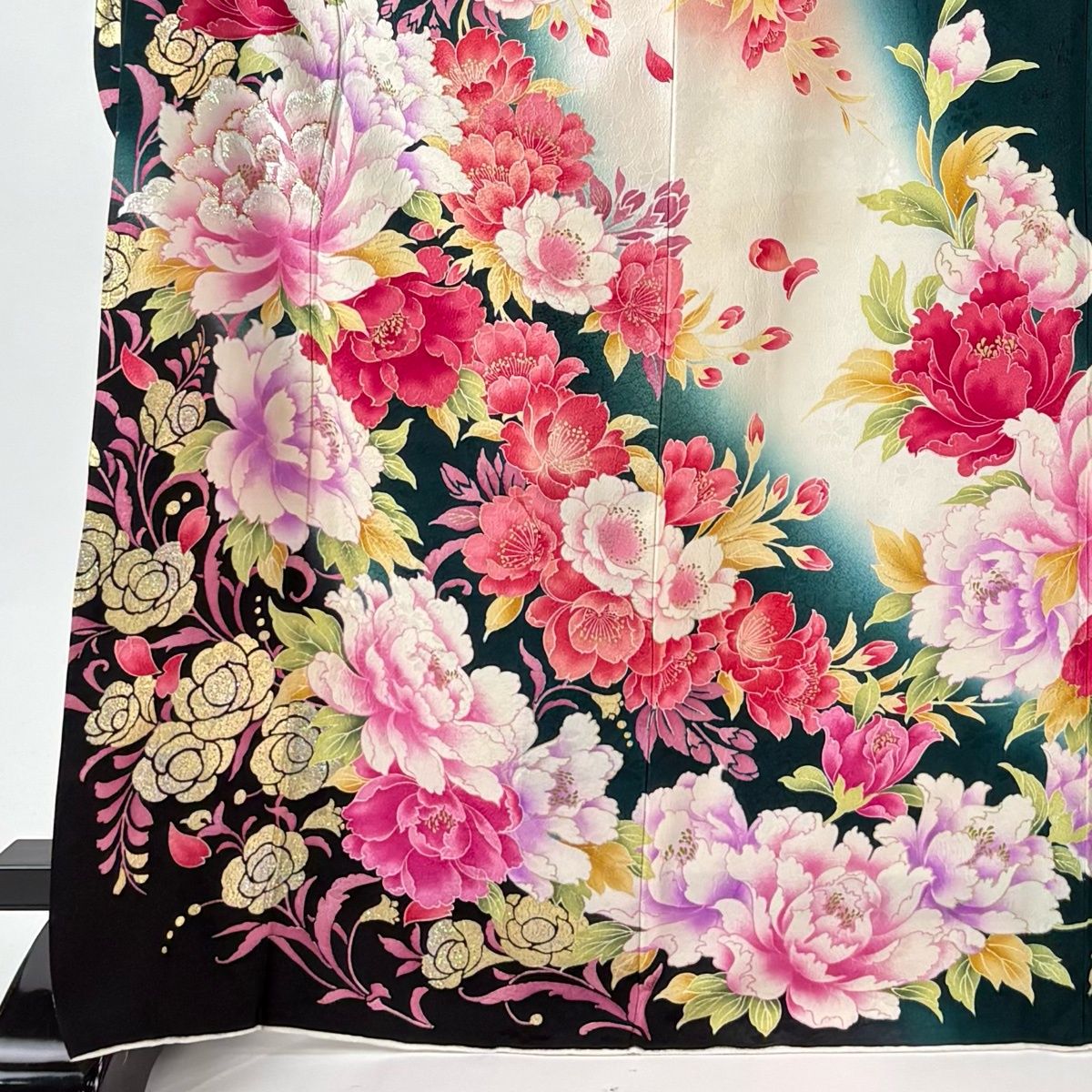 振袖 身丈169.5 cm 裄丈67.5 L 袷 牡丹 箔 金彩 深緑 正絹