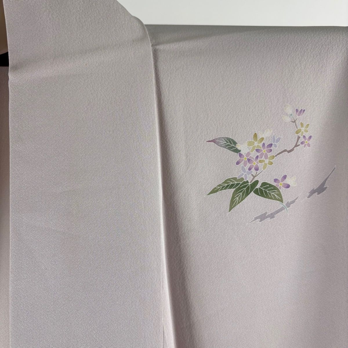  付下げ 身丈152 cm 裄丈63.5 S 単衣 岡本幸治 落款 枝花 流水 ぼかし 薄紫 正絹 訪問着 付け下げ 着物