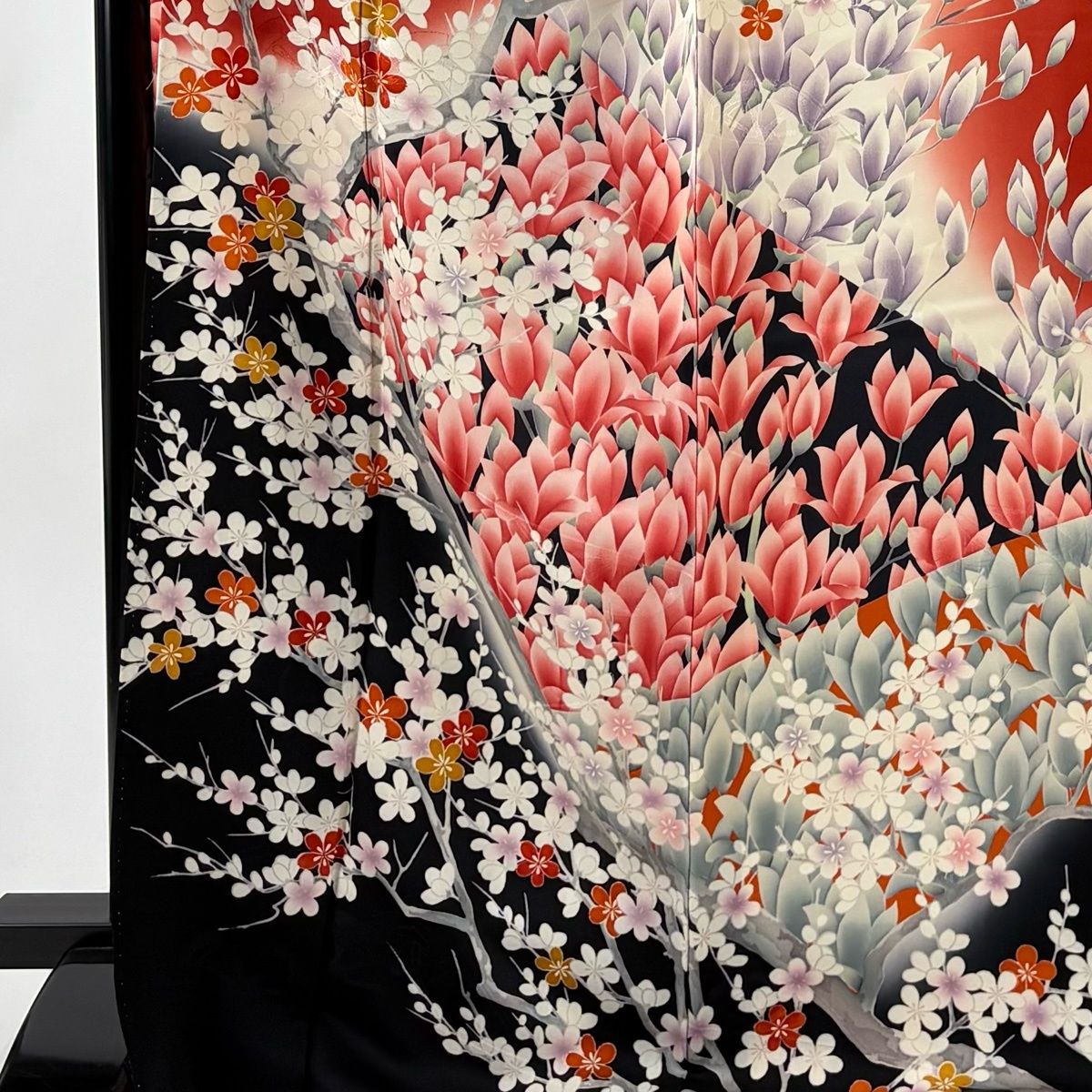 振袖 身丈169.5 cm 裄丈68 L 袷 枝梅 草花 染め分け ぼかし 赤 正絹 秀品