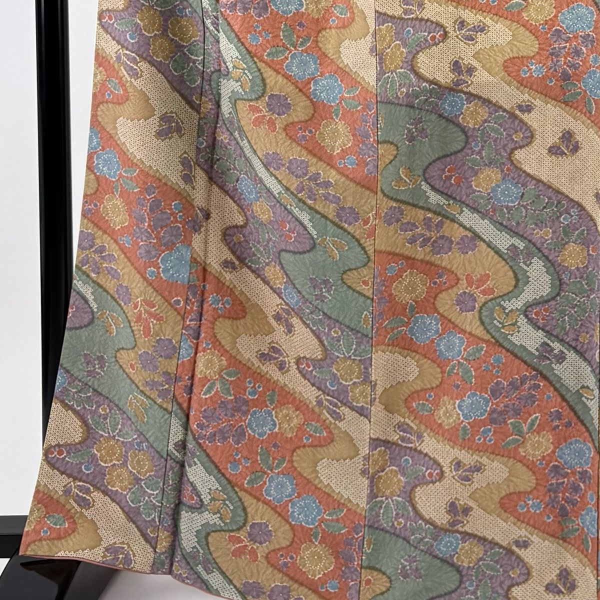 小紋 身丈163 cm 裄丈66 M 袷 草花 霞 ピンクベージュ 正絹 秀品