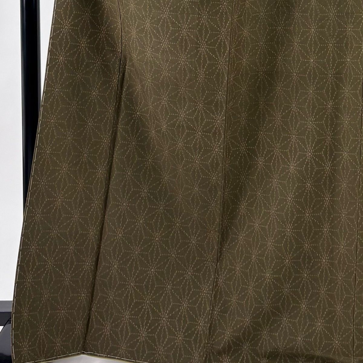 紬 身丈168.5 cm 裄丈68 L 袷 麻の葉 茶緑色 正絹 秀品