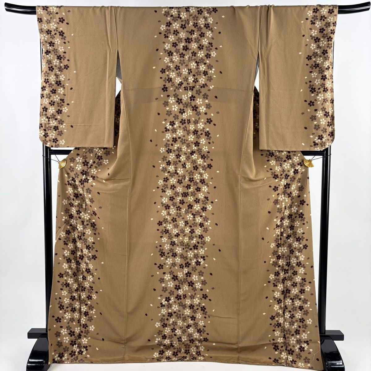 小紋 身丈171 cm 裄丈69 L 袷 桜 縦縞 茶色 正絹 秀品