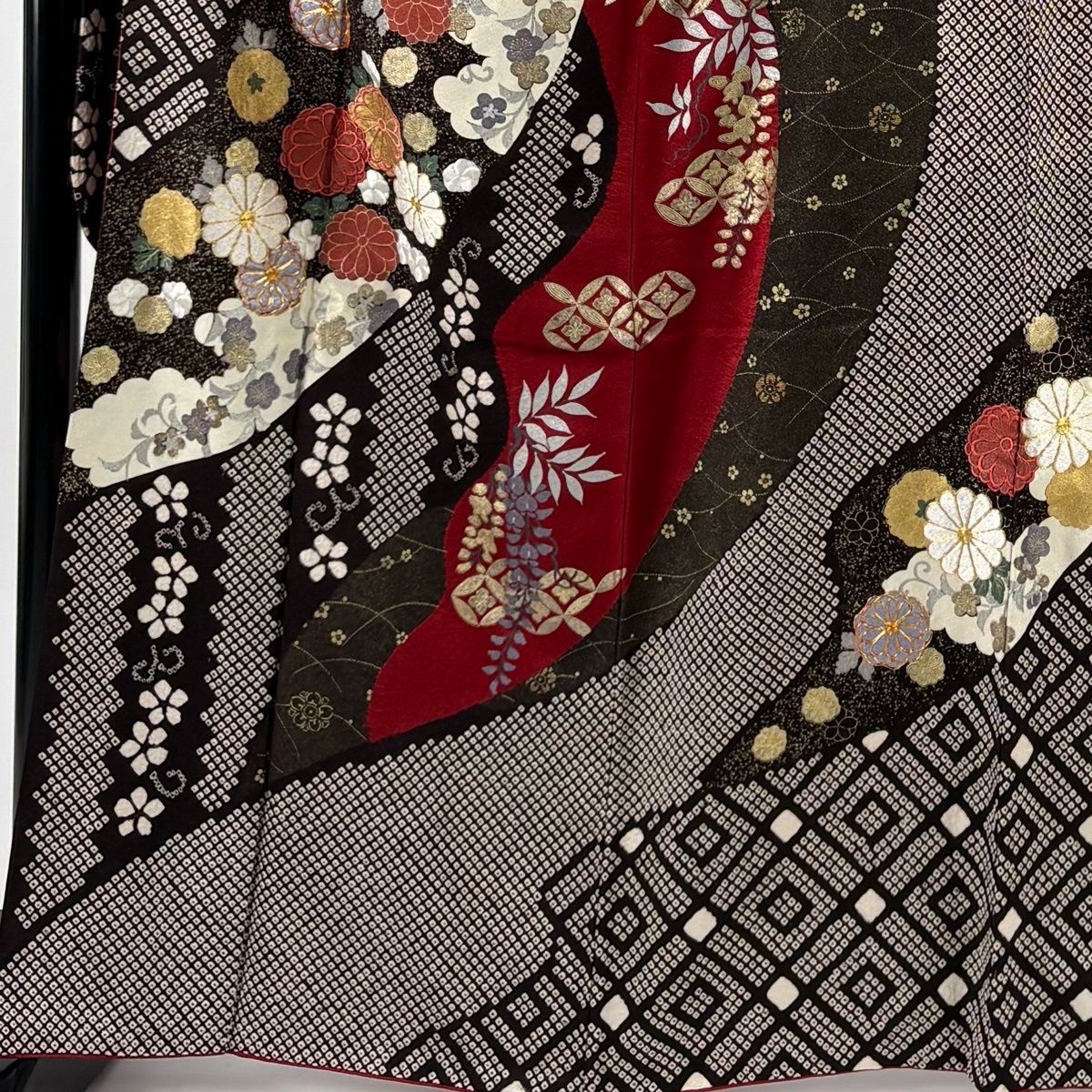振袖 身丈165.5 cm 裄丈66 M 袷 鈴乃屋 菊 梅 刺繍 金糸 赤 正絹 秀品