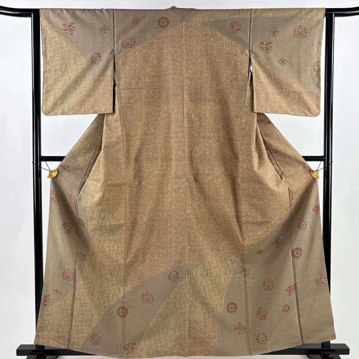 訪問着 身丈160 5 cm 裄丈62 S 袷 紬地 草花 染め分け 薄黄土色 正絹 秀品 一つ紋