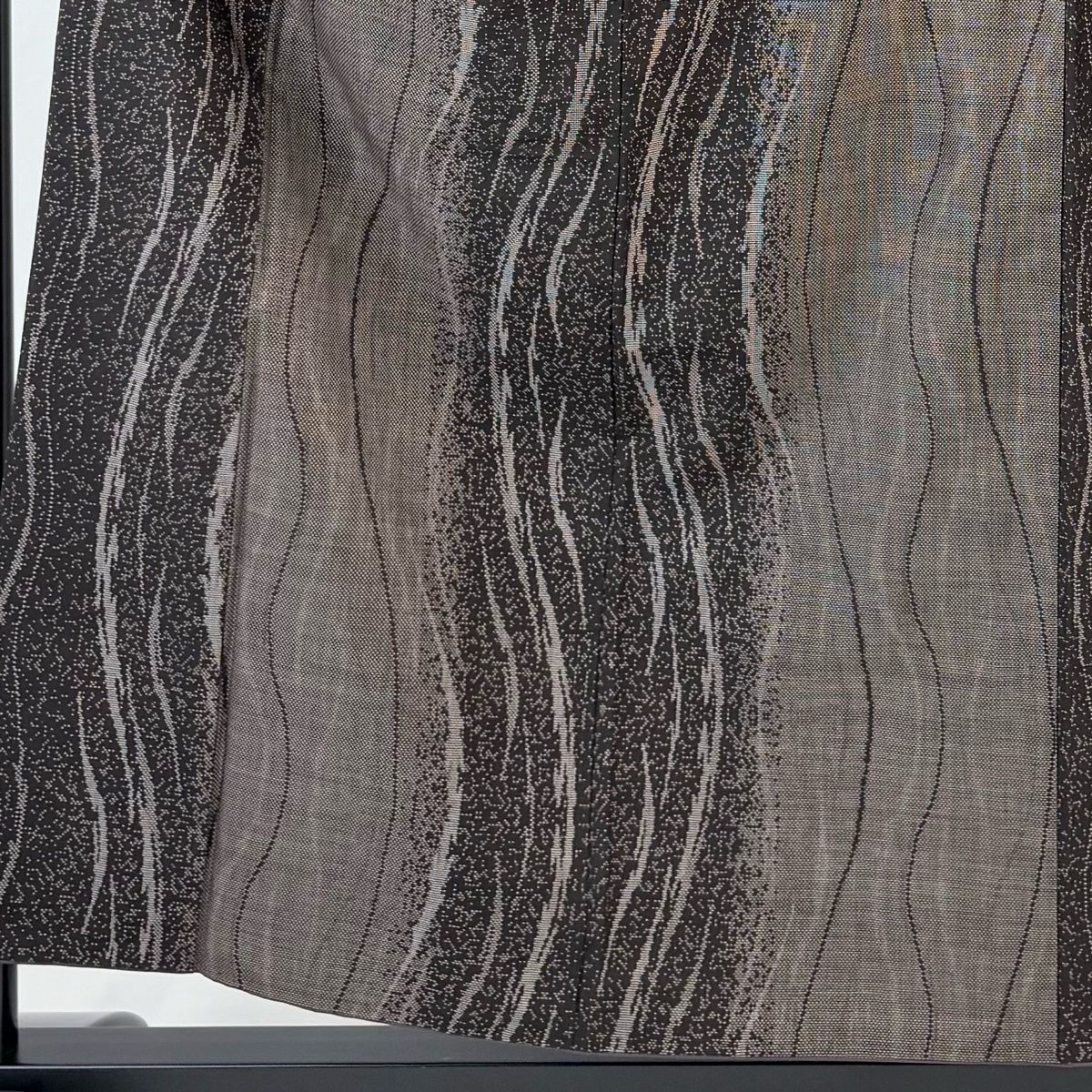 大島紬 身丈165 cm 裄丈65 M 袷 純泥染 証紙 よろけ縞 焦茶色 正絹 秀品