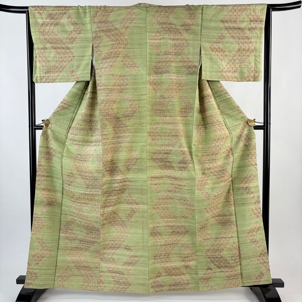 【美品】 小紋 身丈163cm 裄丈63cm S 袷 紬地 幾何学模様 絞り よもぎ色 正絹 秀品 【】