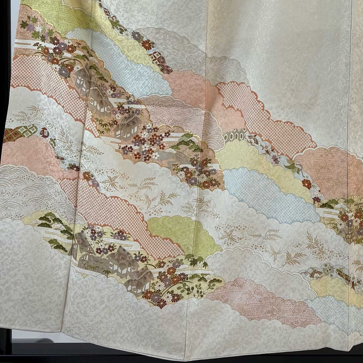訪問着 身丈155.5 cm 裄丈64 M 袷 雲文 家屋 金糸 金彩 ピンクベージュ 正絹 秀品