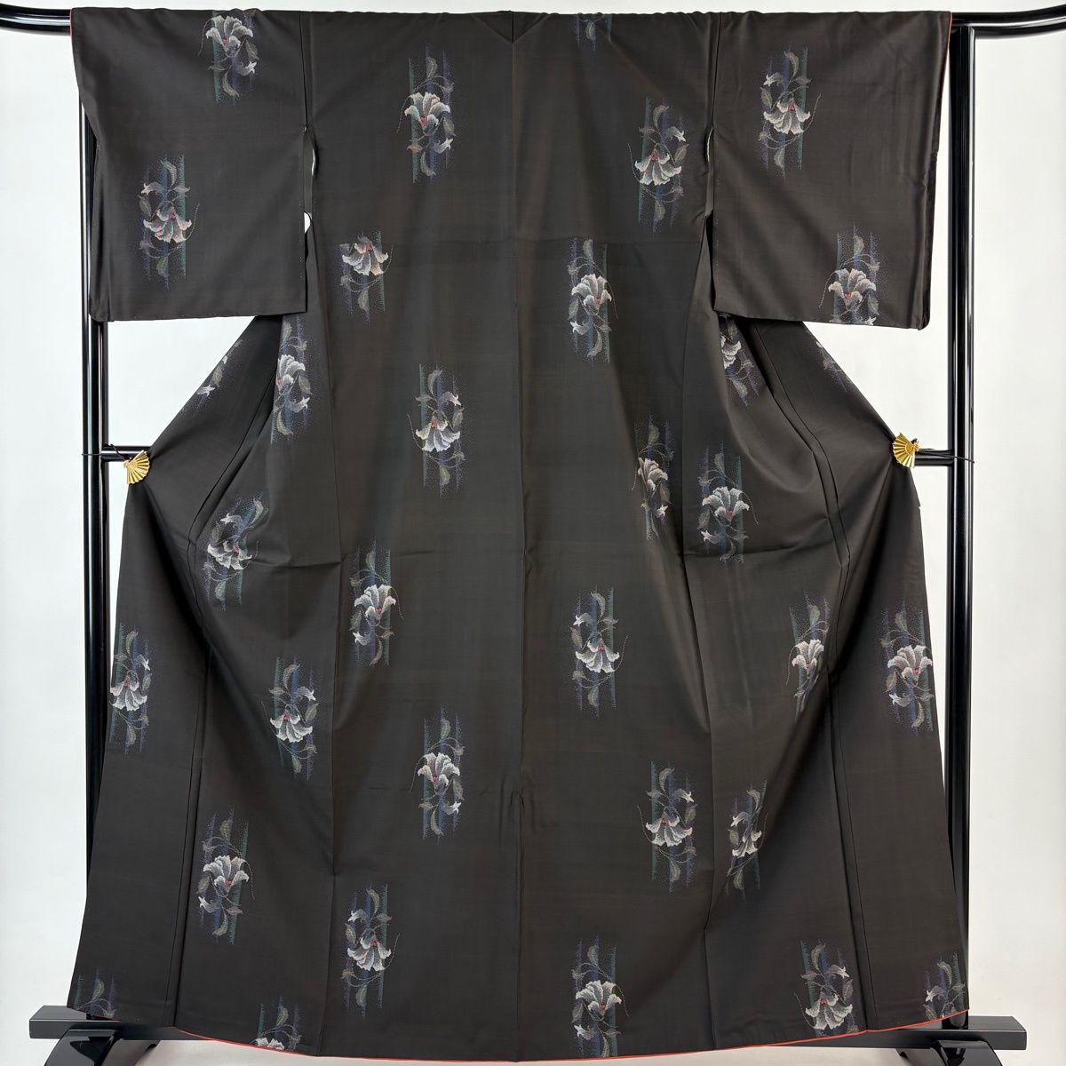 大島紬 身丈162cm 裄丈65.5cm M 袷 泥染 証紙 草花 墨色 正絹 秀品