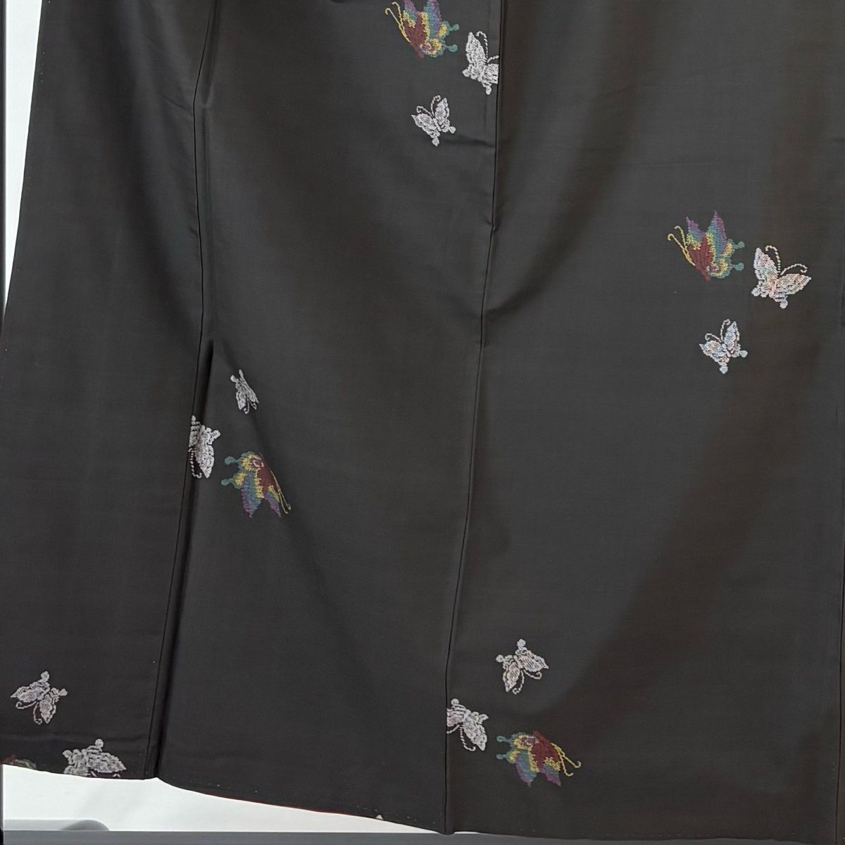 紬 身丈156 cm 裄丈63.5 S 袷 蝶 焦茶色 正絹 秀品