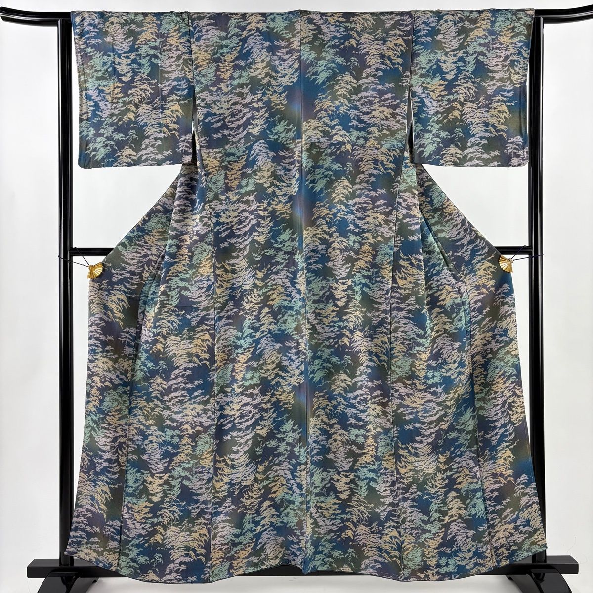 美品】 小紋 身丈158.5cm 裄丈64cm M 袷 松 ぼかし 縮緬 灰緑 正絹 秀