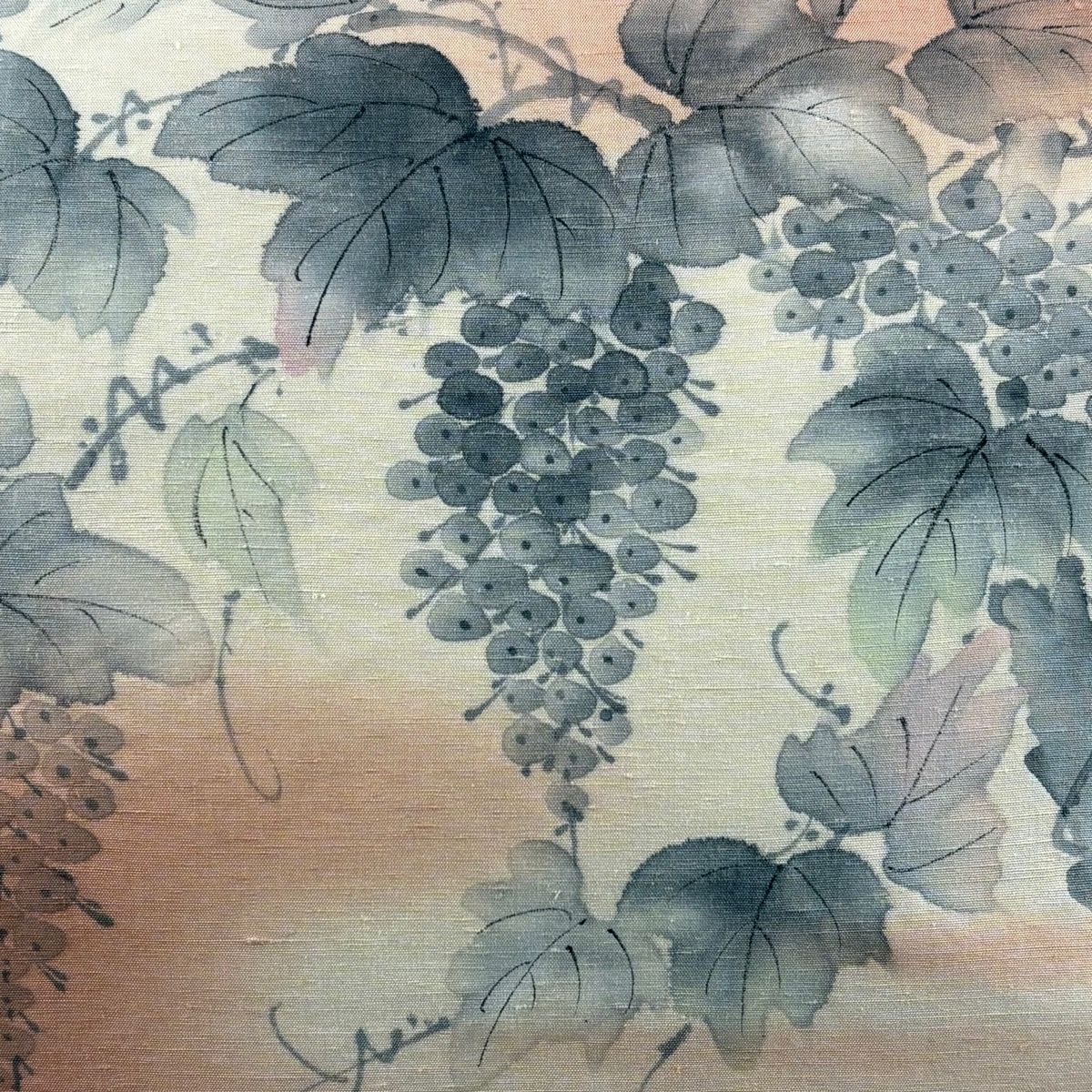 開き名古屋帯 秀品 落款 紬地 葡萄 霞 ぼかし サーモンピンク 正絹