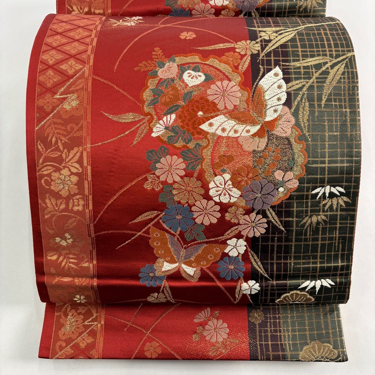 袋帯 秀品 蝶 草花 刺繍 箔 赤 六通 正絹