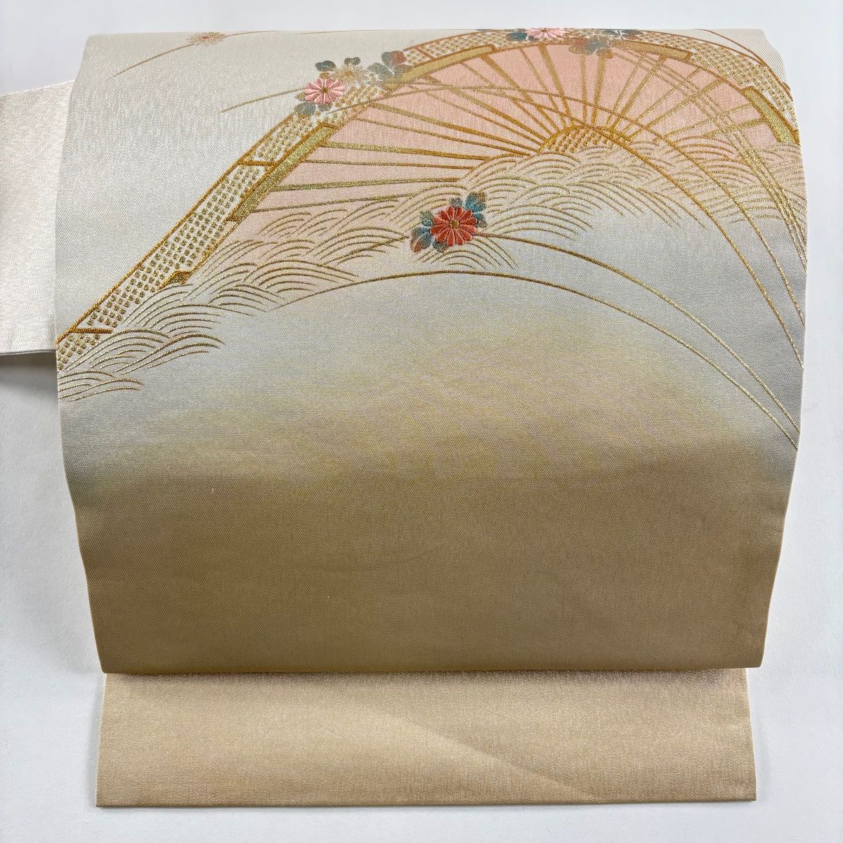 名古屋帯 秀品 片輪車 菊 刺繍 金彩 クリーム 正絹 【中古】 - メルカリ
