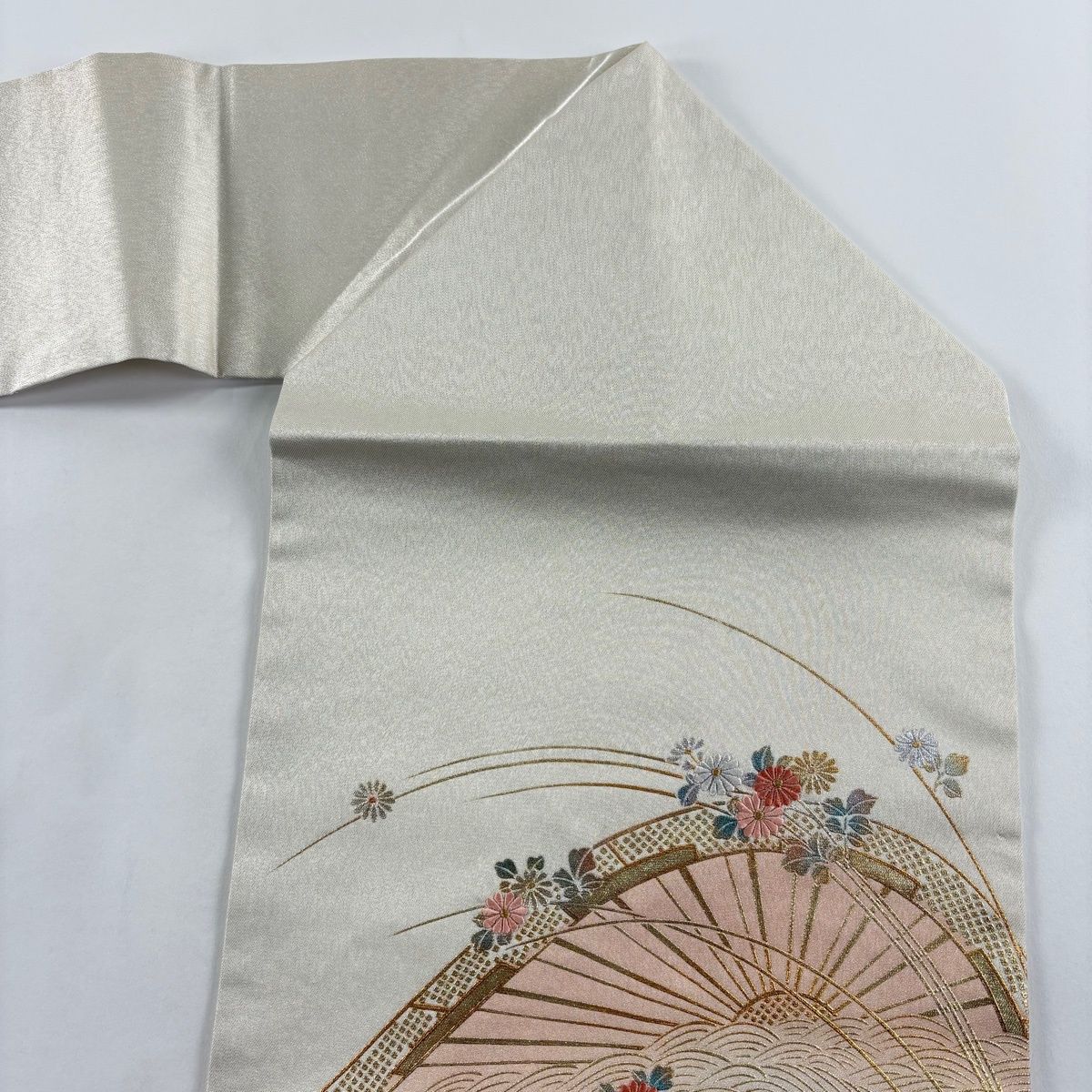 名古屋帯 秀品 片輪車 菊 刺繍 金彩 クリーム 正絹 【中古】 - メルカリ