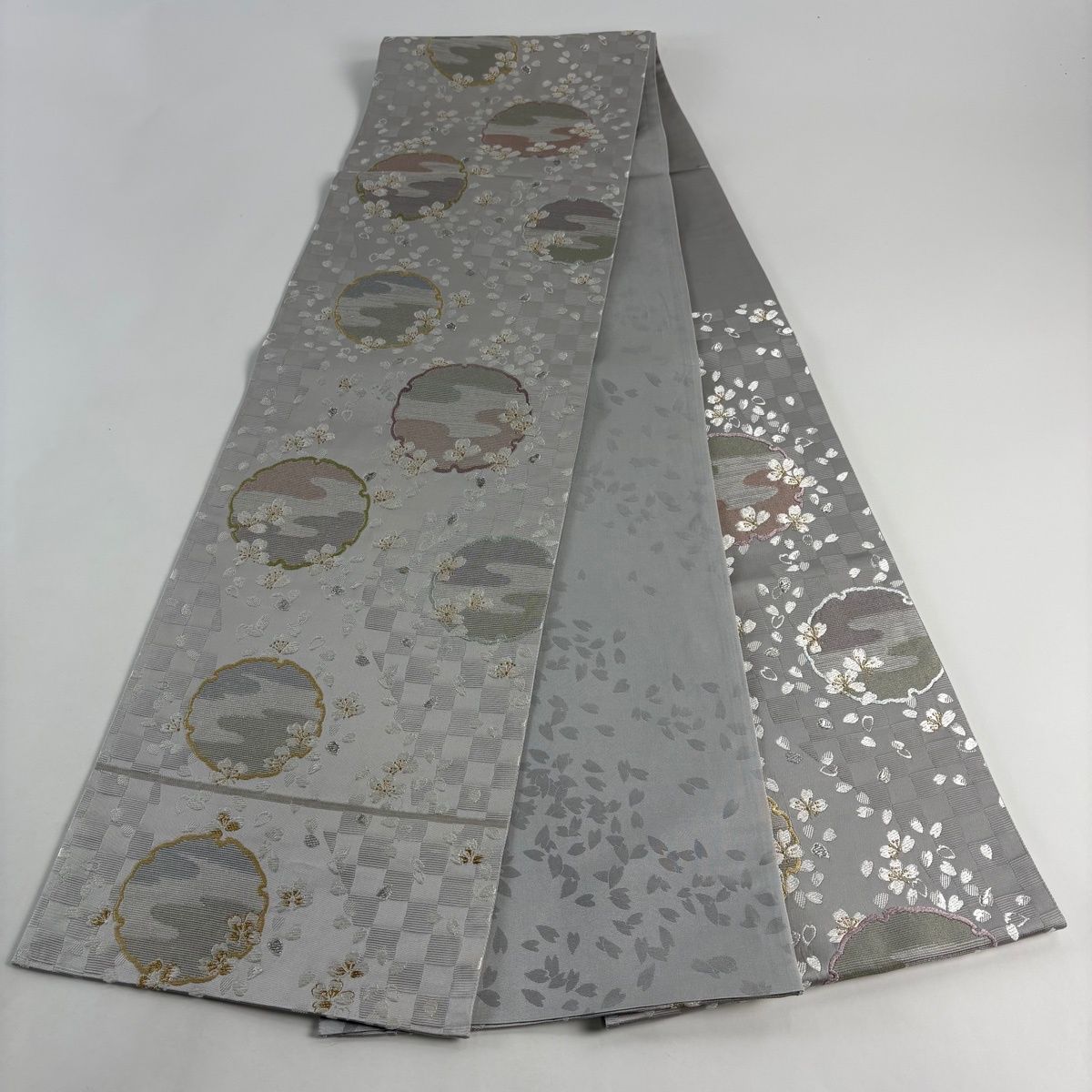 ［ 袋帯 ］正絹　グレー　灰色　シルバー　銀糸　幾何学　規則的な柄 美品】 袋帯 秀品 雪輪 桜 唐織 金銀糸 灰色 六通 正絹 【中古