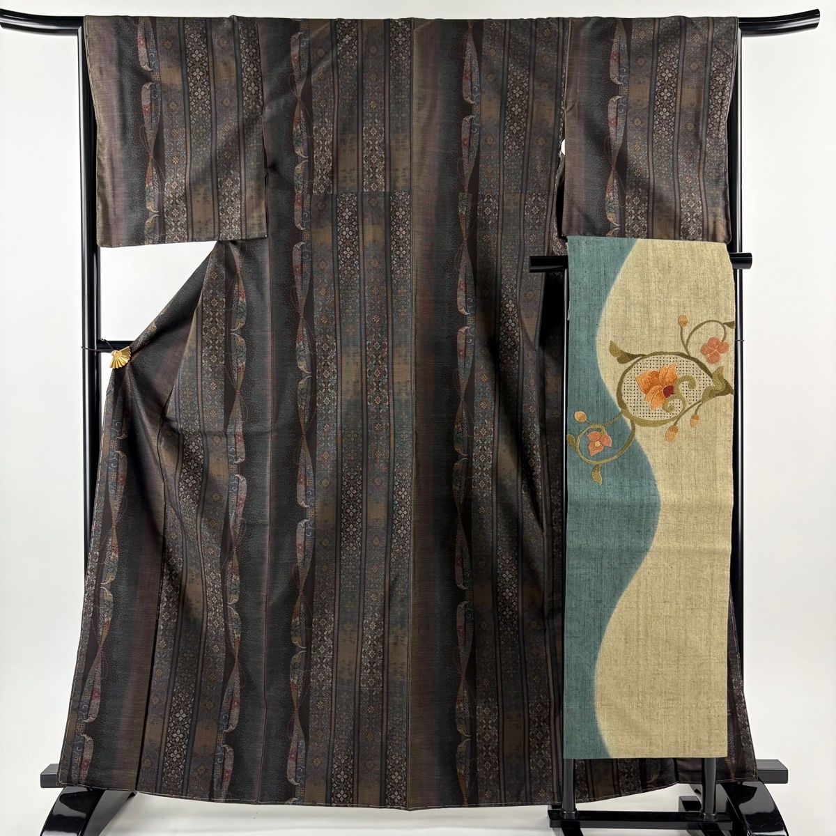 紬 身丈164 5 cm 裄丈65 M 袷 名古屋帯セット やまと 縞 草花 焦茶色 正絹 秀品