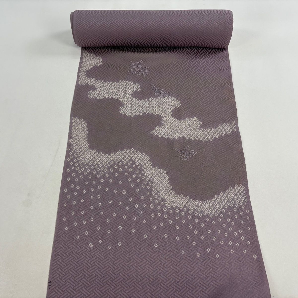 反物 秀品 霞 草花 刺繍 絞り 灰紫 正絹