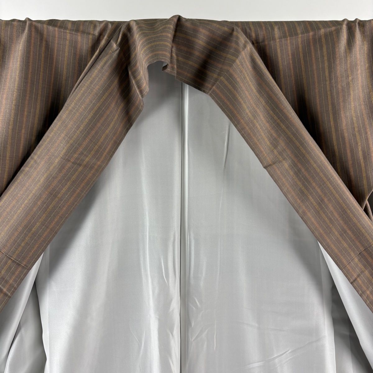  紬 身丈161 cm 裄丈66 M 袷 本場久米島紬 草木染 証紙 縦縞 薄茶色 正絹 紬 着物