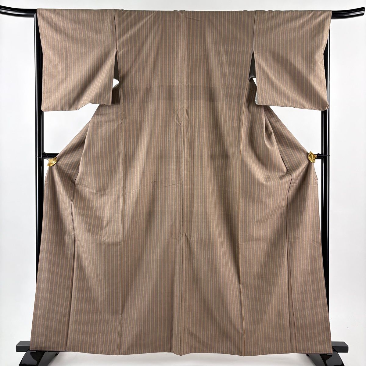 紬 身丈161 cm 裄丈66 M 袷 本場久米島紬 草木染 証紙 縦縞 薄茶色 正絹