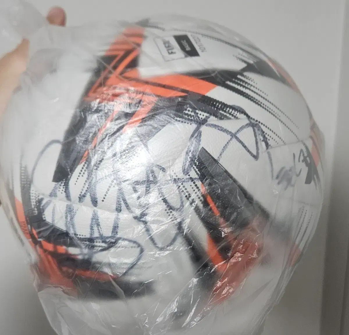 ソン フンミン ヨーロッパリーグ サインボール