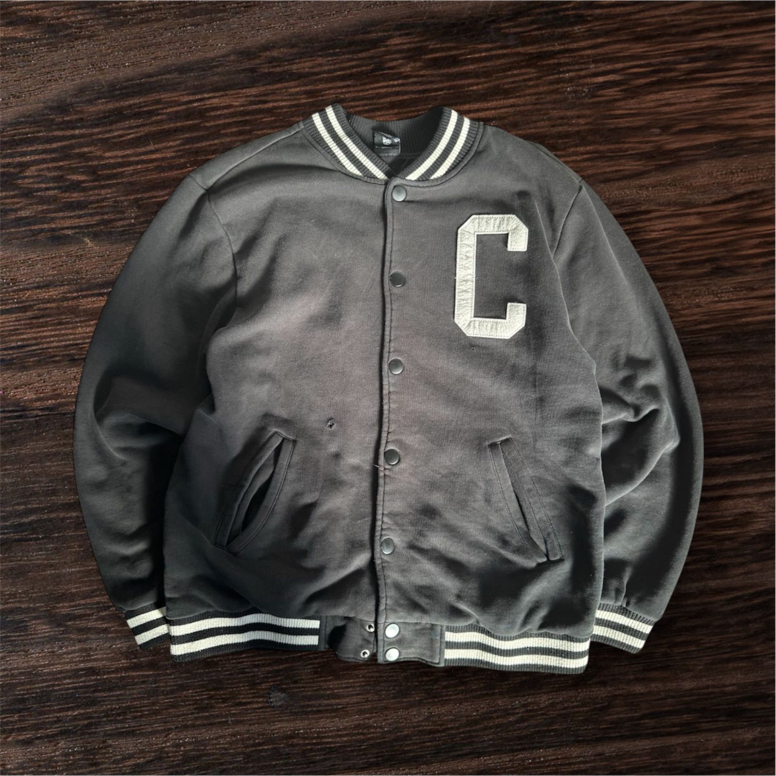 Crooks & Castles スタジャン Cロゴ フリーメーソン柄 バックプリント 