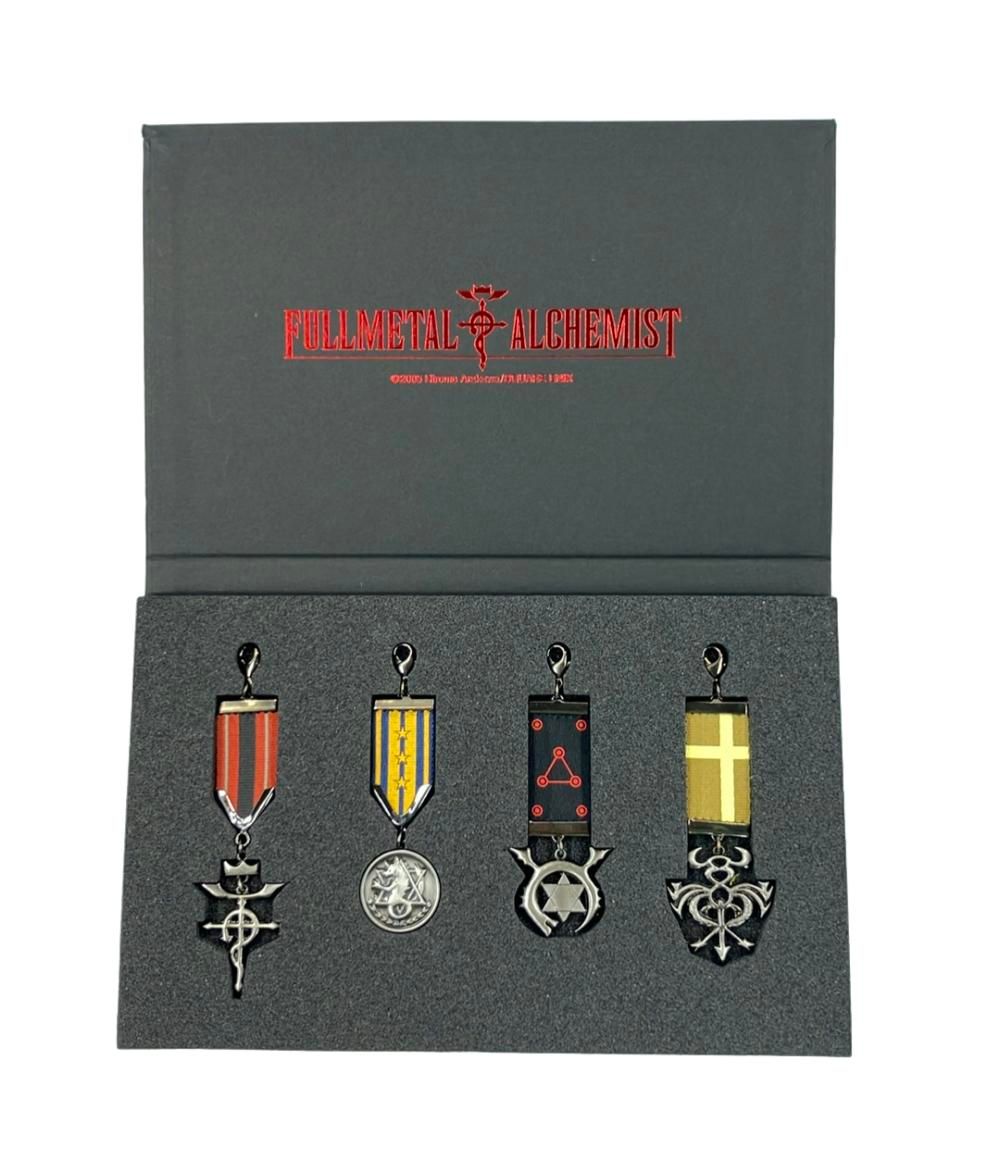 美品 スクウェアエニックス 鋼の錬金術師 エンブレムセット - メルカリ